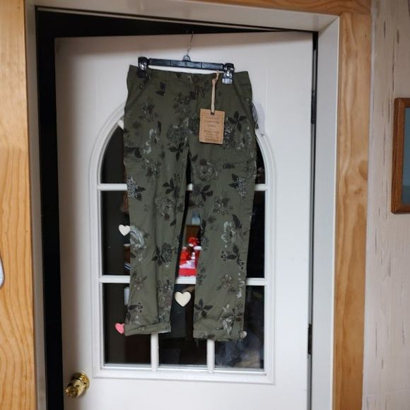 Democracy Pants - New Democracy Green Flowered Convertible Utility Re Flex Stretch Pants Women's 2
